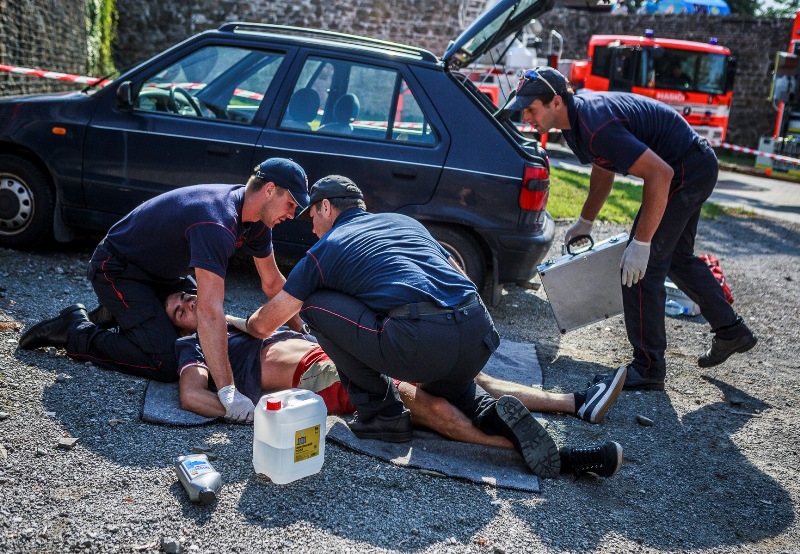 Mezi tradiční náměty patřila ukázka, jak ošetřit člověka zraněného při dopravní nehodě.  Foto: J. Zerzoň